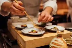 Profissional entendendo como abrir um restaurante