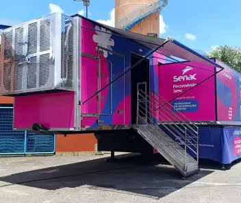 Nova Escola Móvel de Tecnologia do Senac RJ amplia acesso à formação digital em modo itinerante e com infraestrutura inovadora 1
