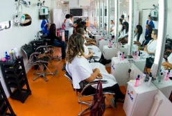 Escola Móvel de Beleza do Senac RJ leva mais de 110 vagas gratuitas em cursos de qualificação profissional ao norte fluminense